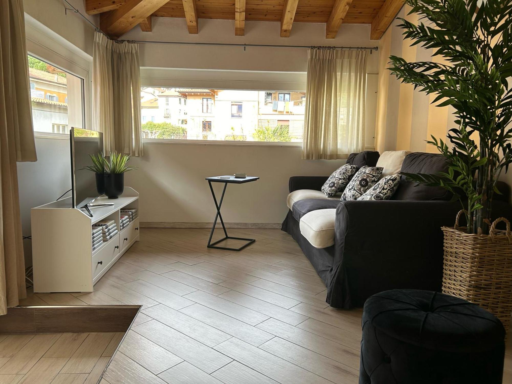 Apartmán Menaggio Down Town Exteriér fotografie